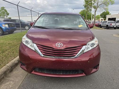 Salsa Red Pearl 2017 Toyota Sienna LE