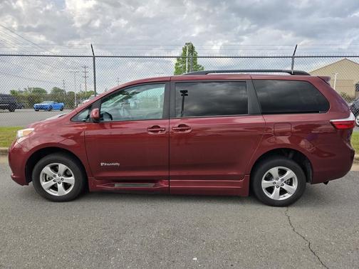 Salsa Red Pearl 2017 Toyota Sienna LE