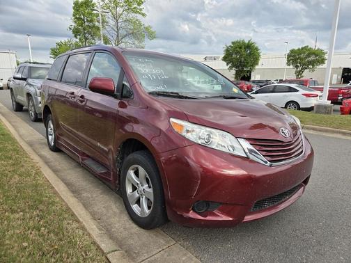 Salsa Red Pearl 2017 Toyota Sienna LE