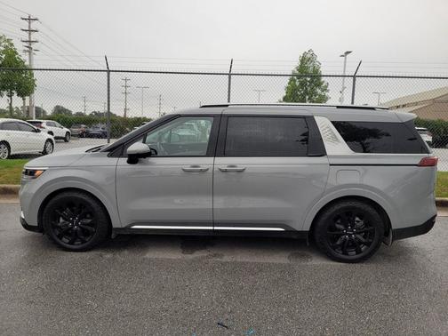 2024 Kia Carnival SX