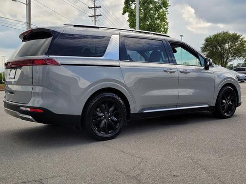 2024 Kia Carnival SX