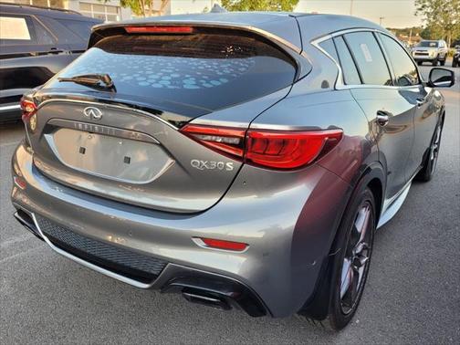 2017 INFINITI QX30 Sport