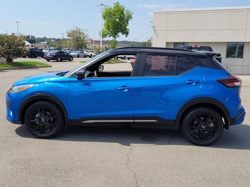 2023 Nissan Kicks SR