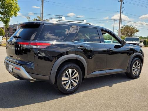 2024 Nissan Pathfinder SL 4WD