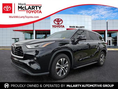 Midnight Black Metallic 2021 Toyota Highlander XLE