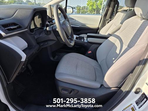 Ice Cap 2025 Toyota Sienna LE
