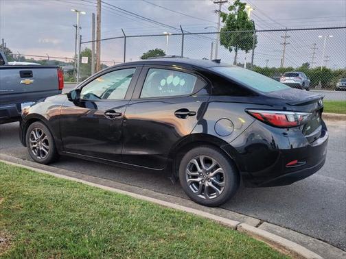 2019 Toyota Yaris Sedan LE