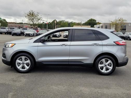 2022 Ford Edge SE