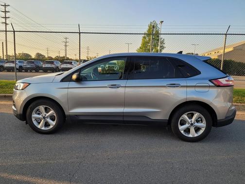 2022 Ford Edge SE