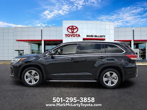 Midnight Black Metallic 2017 Toyota Highlander Limited