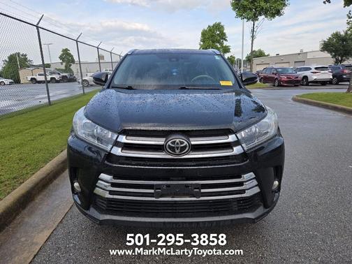 Midnight Black Metallic 2017 Toyota Highlander Limited