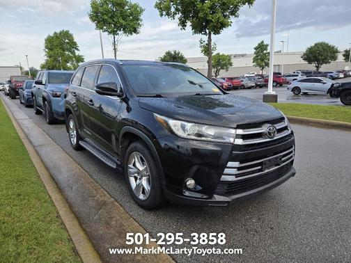 Midnight Black Metallic 2017 Toyota Highlander Limited