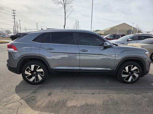 2025 Volkswagen Atlas Cross Sport 2.0T SE w/Technology 4MOTION