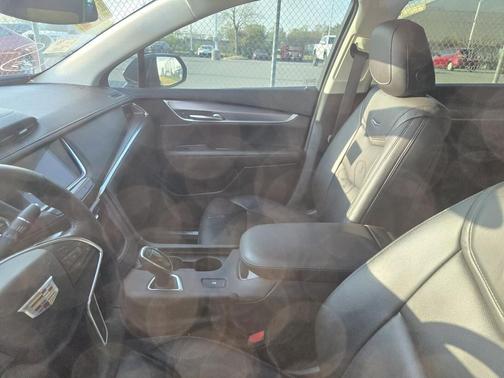 Stellar Black Metallic 2019 Cadillac XT5 Luxury