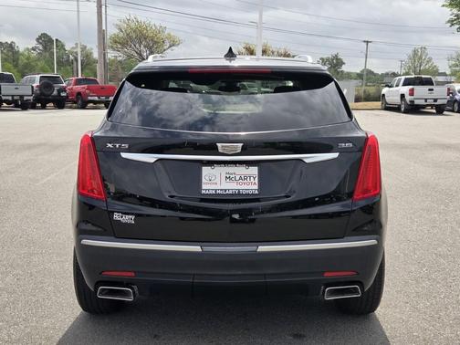 Stellar Black Metallic 2019 Cadillac XT5 Luxury