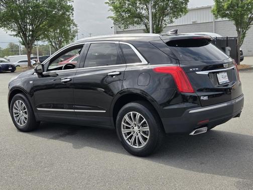 Stellar Black Metallic 2019 Cadillac XT5 Luxury