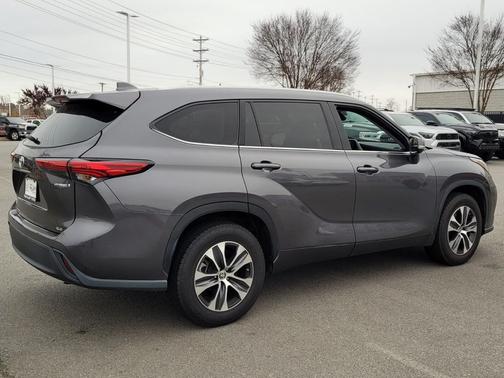 2022 Toyota Highlander Hybrid XLE