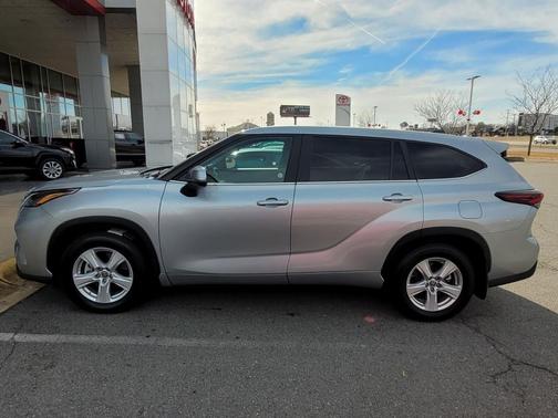 2024 Toyota Highlander LE