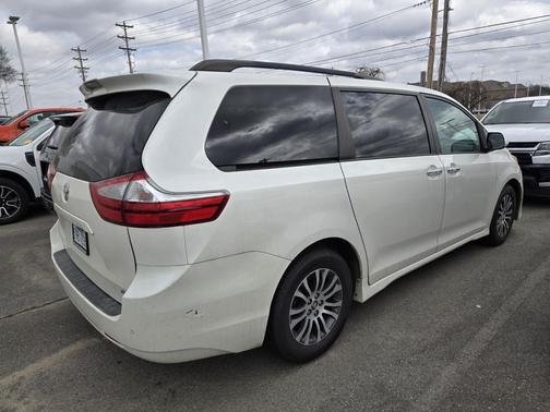 2019 Toyota Sienna XLE