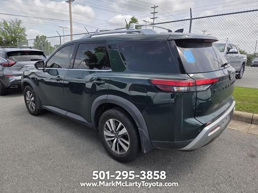 Obsidian Green Pearl 2022 Nissan Pathfinder SL 2WD