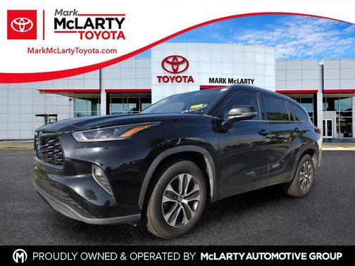 Midnight Black Metallic 2021 Toyota Highlander XLE