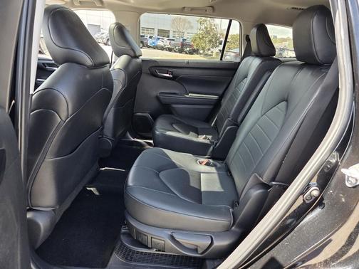 2023 Toyota Highlander Hybrid XLE