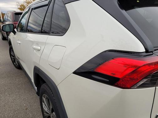 2022 Toyota RAV4 Hybrid XLE Premium
