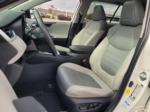 2022 Toyota RAV4 Hybrid XLE Premium