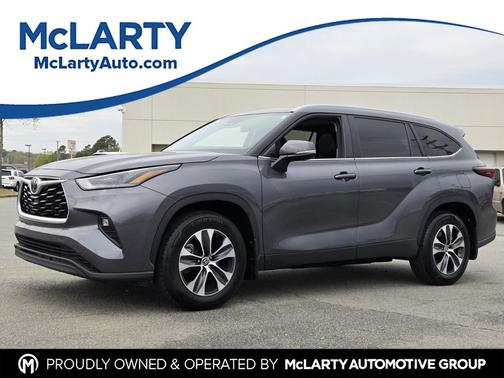 Gray 2024 Toyota Highlander XLE