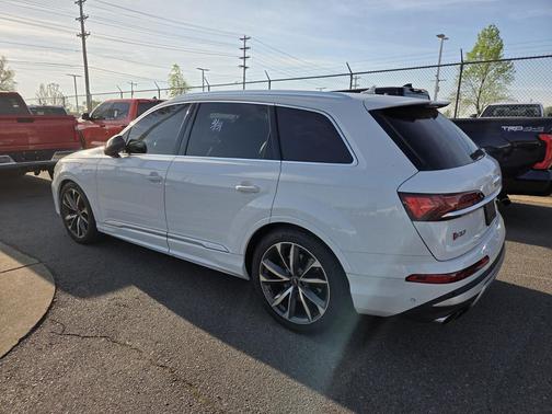 Glacier White 2022 Audi SQ7 4.0T Prestige