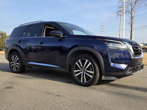2023 Nissan Pathfinder Platinum 4WD