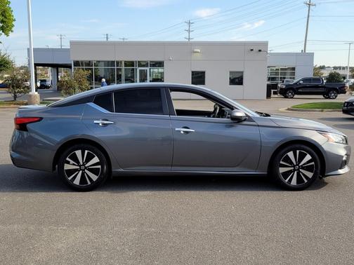 2021 Nissan Altima 2.5 SV