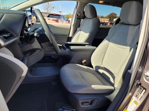 2024 Toyota Sienna LE