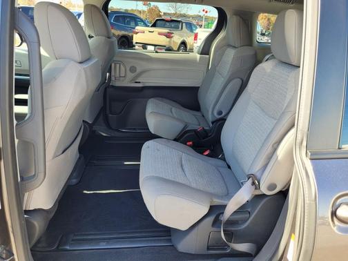 2024 Toyota Sienna LE