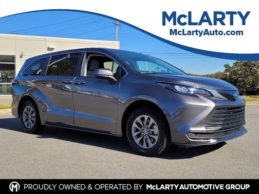 2024 Toyota Sienna LE