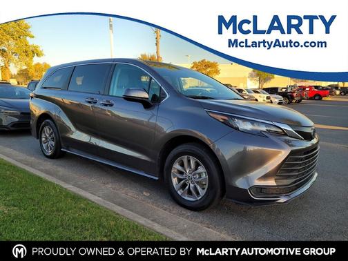 2024 Toyota Sienna LE