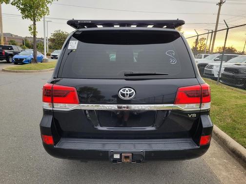 2017 Toyota Land Cruiser Base