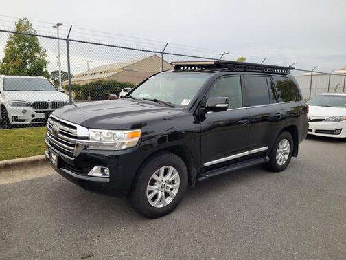 2017 Toyota Land Cruiser Base