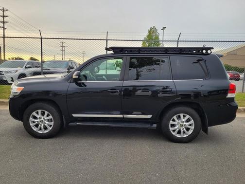 2017 Toyota Land Cruiser Base