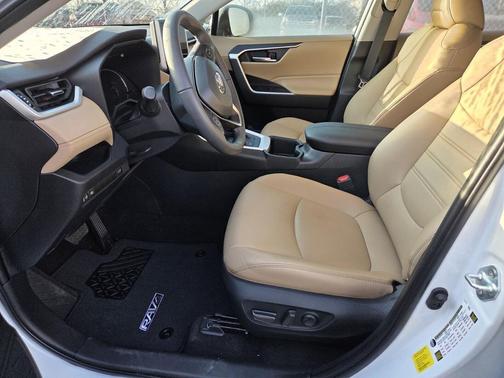 2023 Toyota RAV4 Hybrid XLE Premium