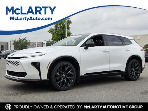 Oxygen White 2025 Toyota Crown Signia Limited