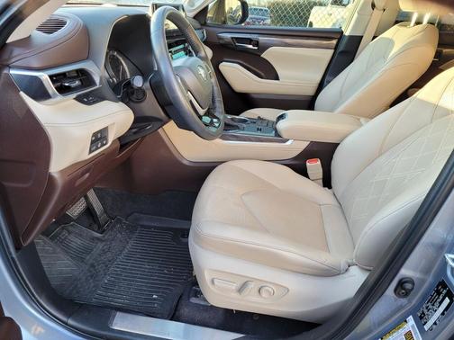 2022 Toyota Highlander Platinum