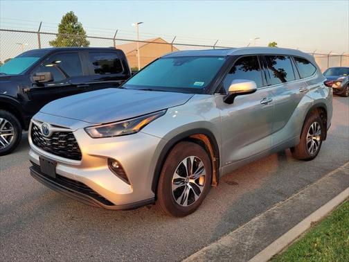 2022 Toyota Highlander Hybrid XLE