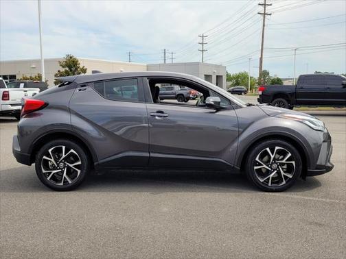2022 Toyota C-HR XLE