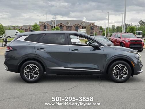 Gravity Gray 2024 Kia Sportage LX