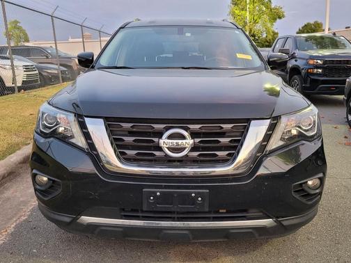 2020 Nissan Pathfinder SV