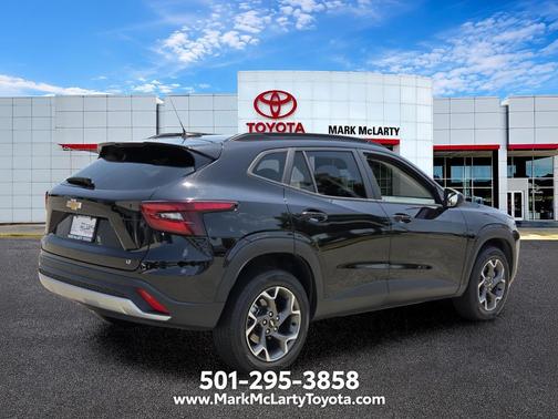 Mosaic Black Metallic 2025 Chevrolet Trax LT