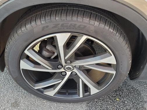 2022 Volvo XC40 T5 R-Design