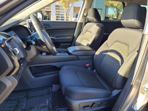 2023 Nissan Pathfinder SV FWD