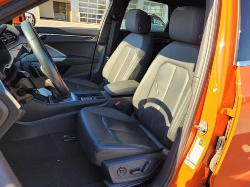 2024 Audi Q3 Premium 45 TFSI S line quattro Tiptronic
